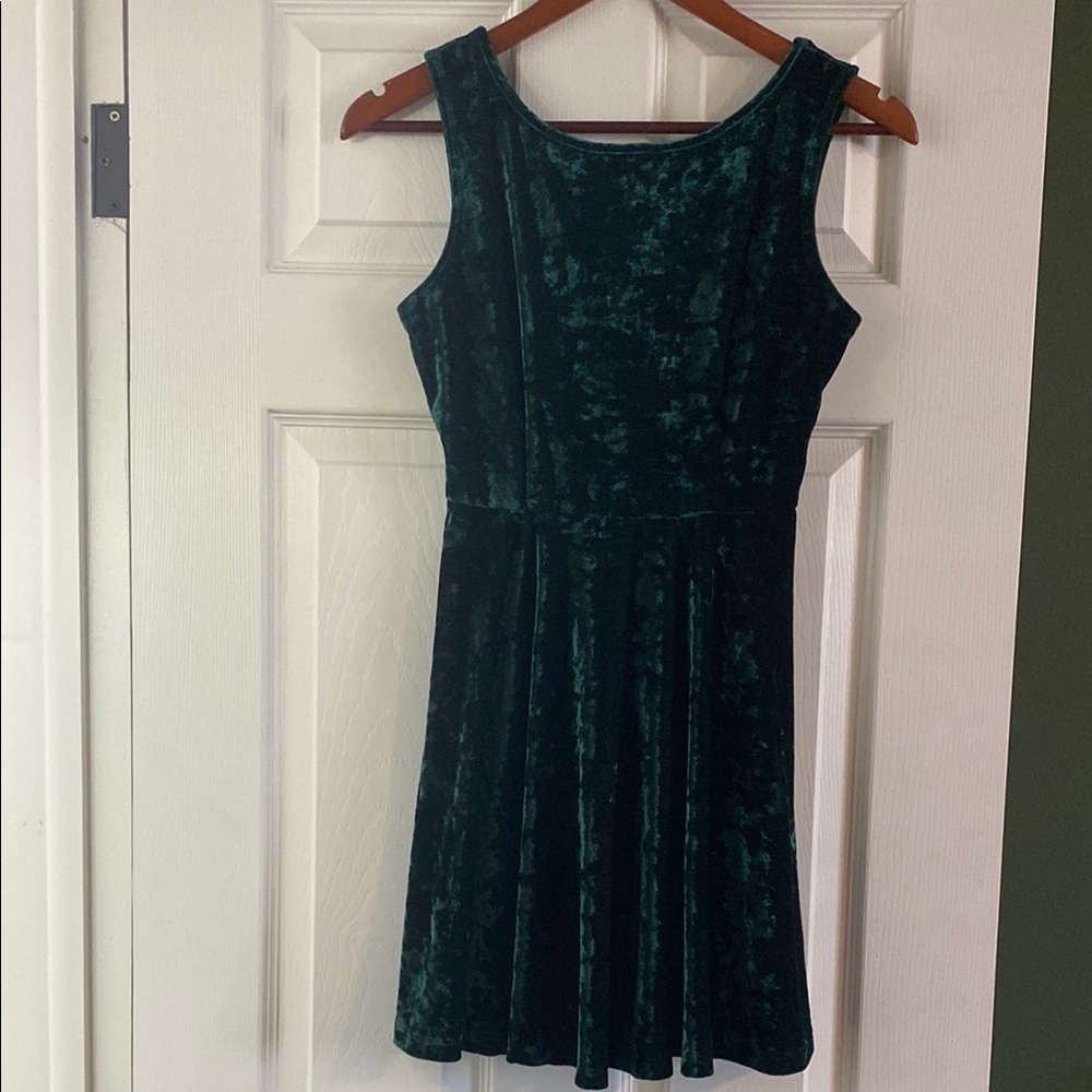 Forever 21 - Emerald Green Velvet Mini Dress - Size Small
